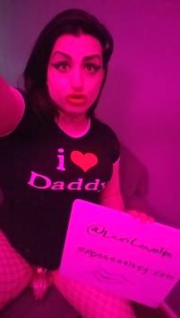 lexilovelips daddyshirt and sign_1